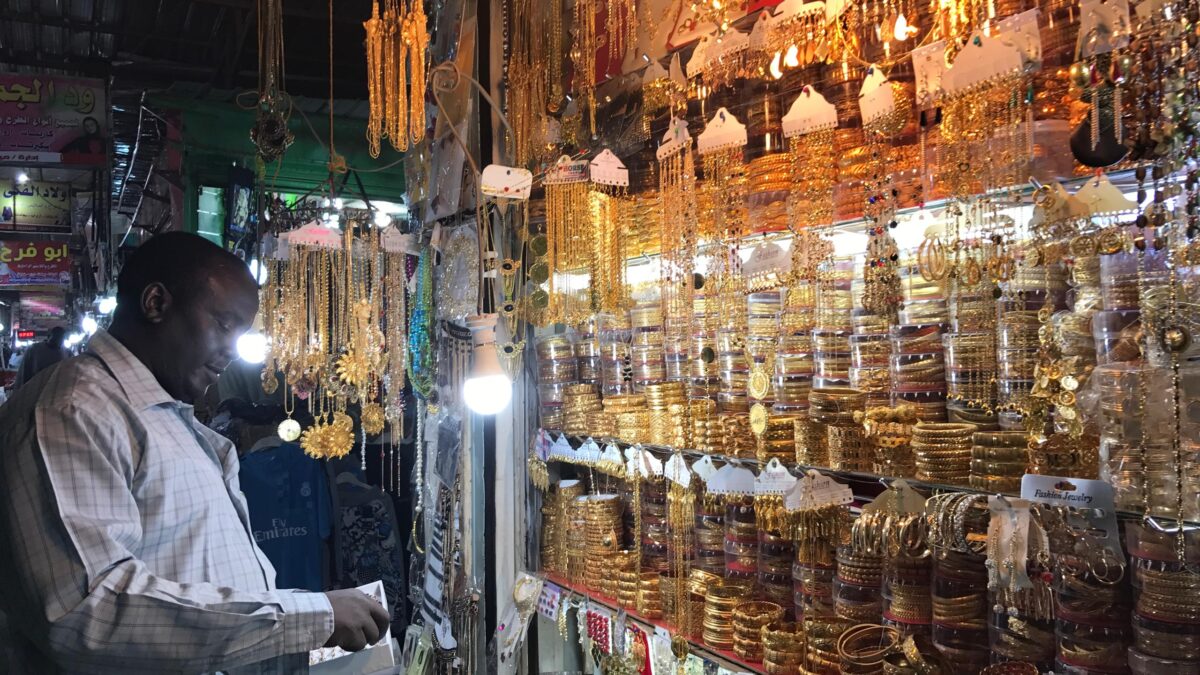 【何でも揃う魔法の市場】スーダンの「スーク」で見つけた商店街の原風景