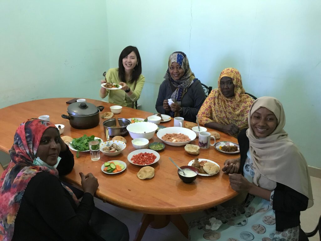 なぜ「朝食」が遅くて、がっつりしているのか