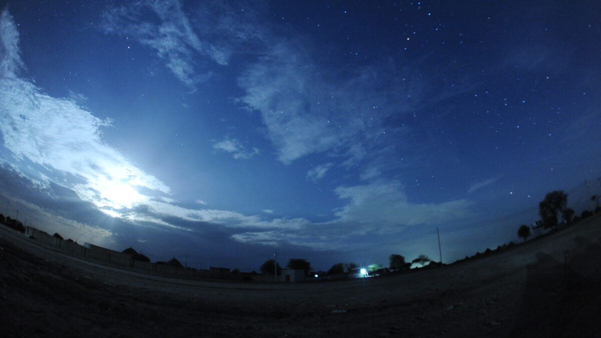 スーダンの村で出会った、星空の下の水浴び