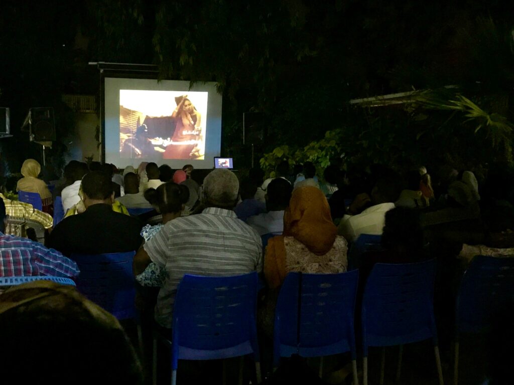 屋外で楽しむ映画祭